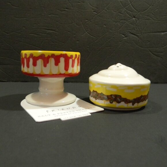 friends TV Series Salt Pepper Shakers Cake Pizza WB for Hallmark NWT - Picture 6 of 7